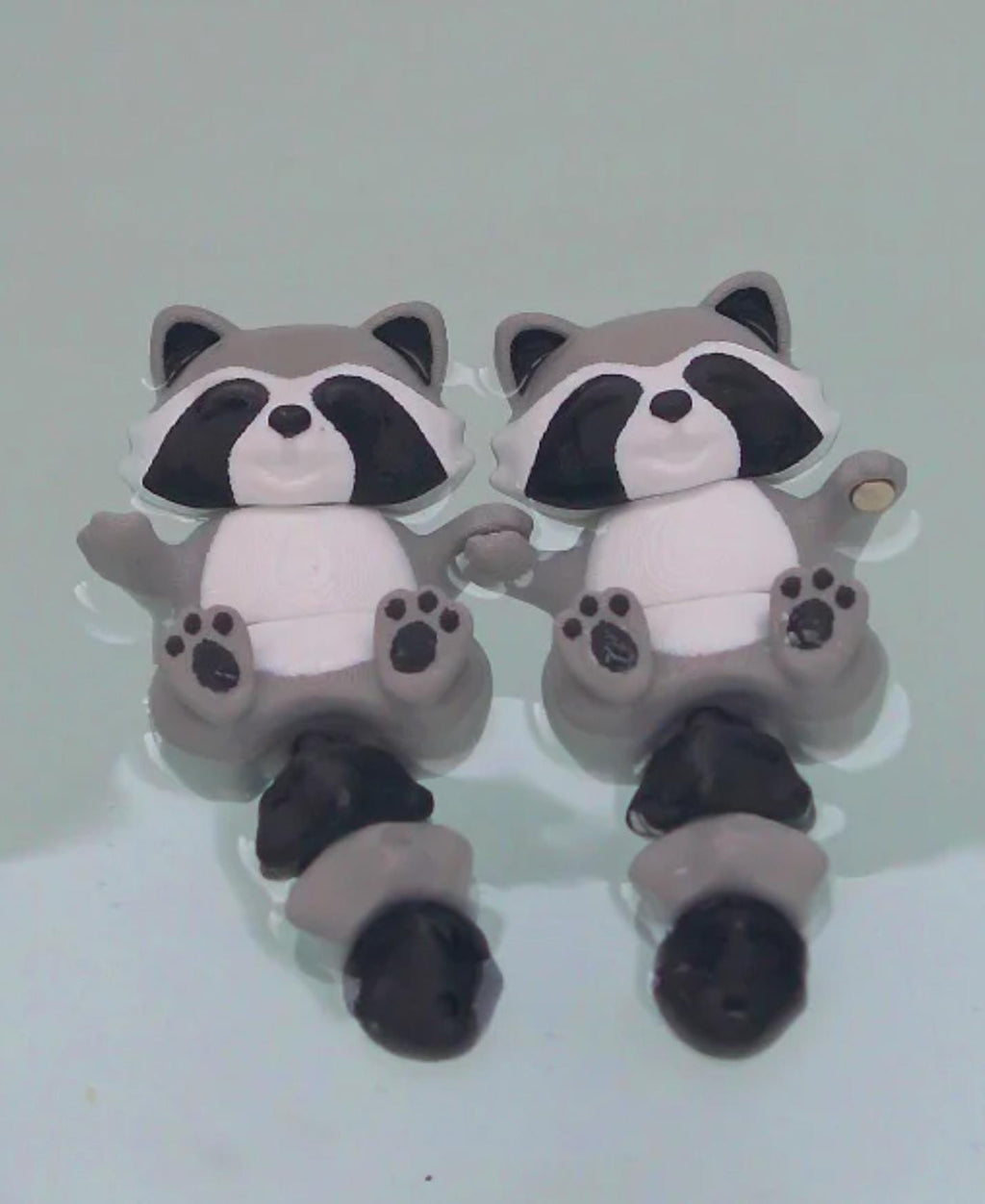 Rusty the Flexi Raccoon – Magnetic Hand-Holding Fidget Toy