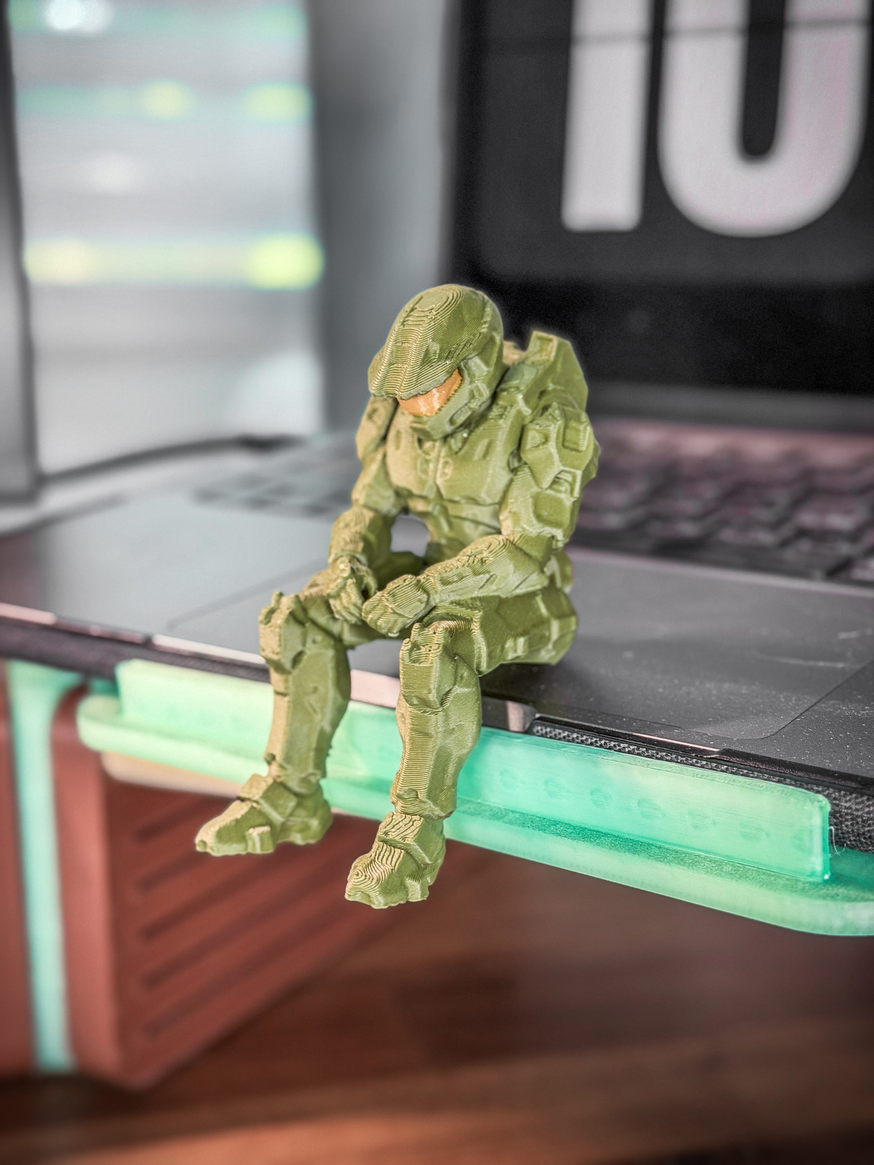 Sad Spartan-Inspired Soldier Desk Decor – 3D Printed Fan Art Figure & Crate