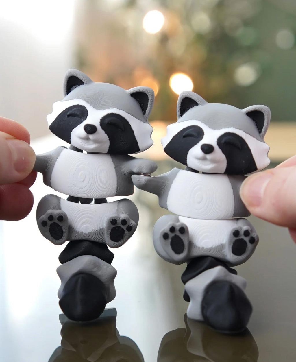 Rusty the Flexi Raccoon – Magnetic Hand-Holding Fidget Toy