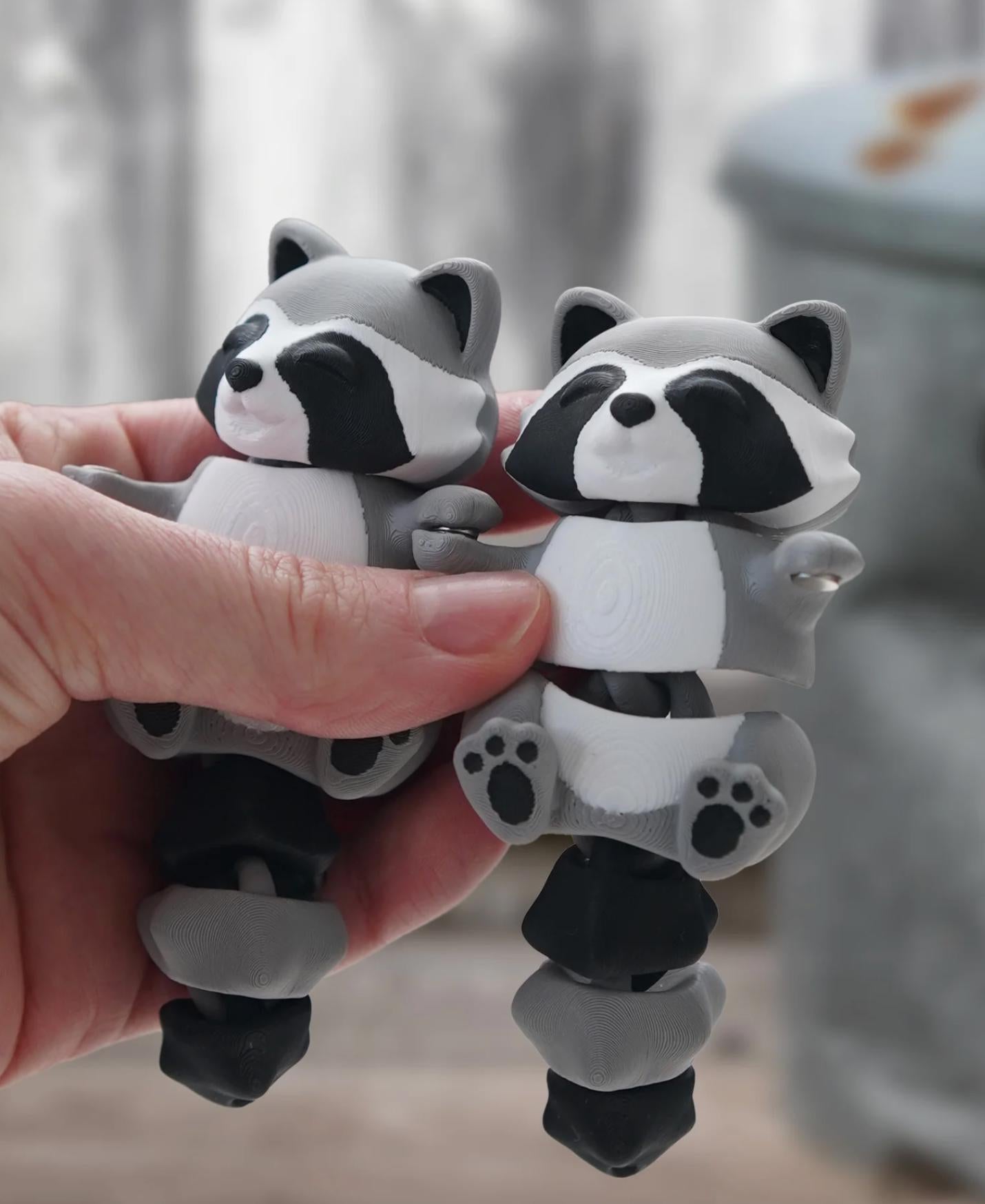 Rusty the Flexi Raccoon – Magnetic Hand-Holding Fidget Toy